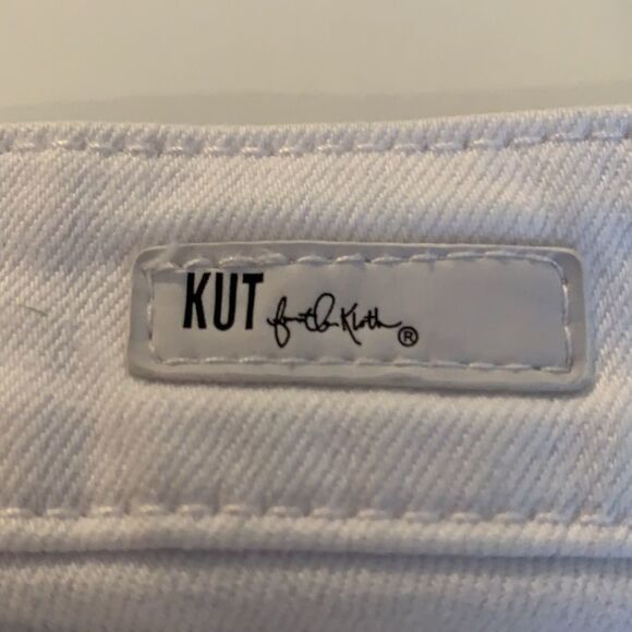 𝅺KUT from the Kloth white denim. Mid rise. Five pockets. - Picture 7 of 11